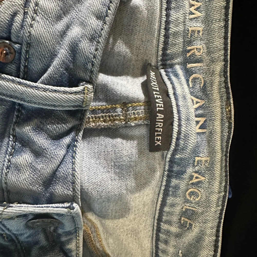 American Eagle Outfitters Light Blue Ripped Jeans - Picture 4 of 4